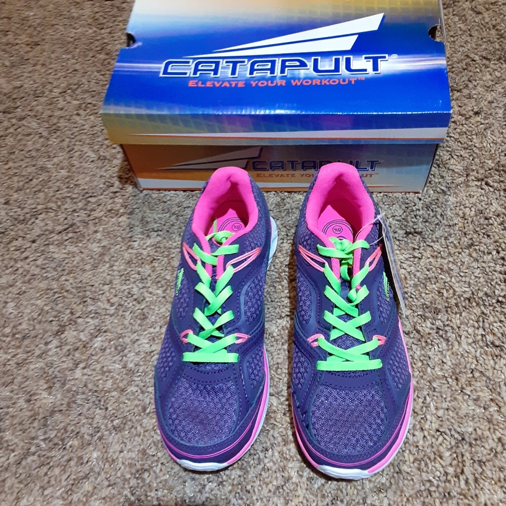 Tennis shoes